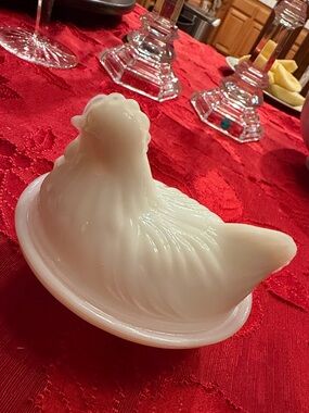 Vintage collectible mini milk glass hen on nest 
4 3/8”